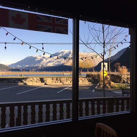 Spring Villa Hotel Harrison Hot Springs Exterior foto