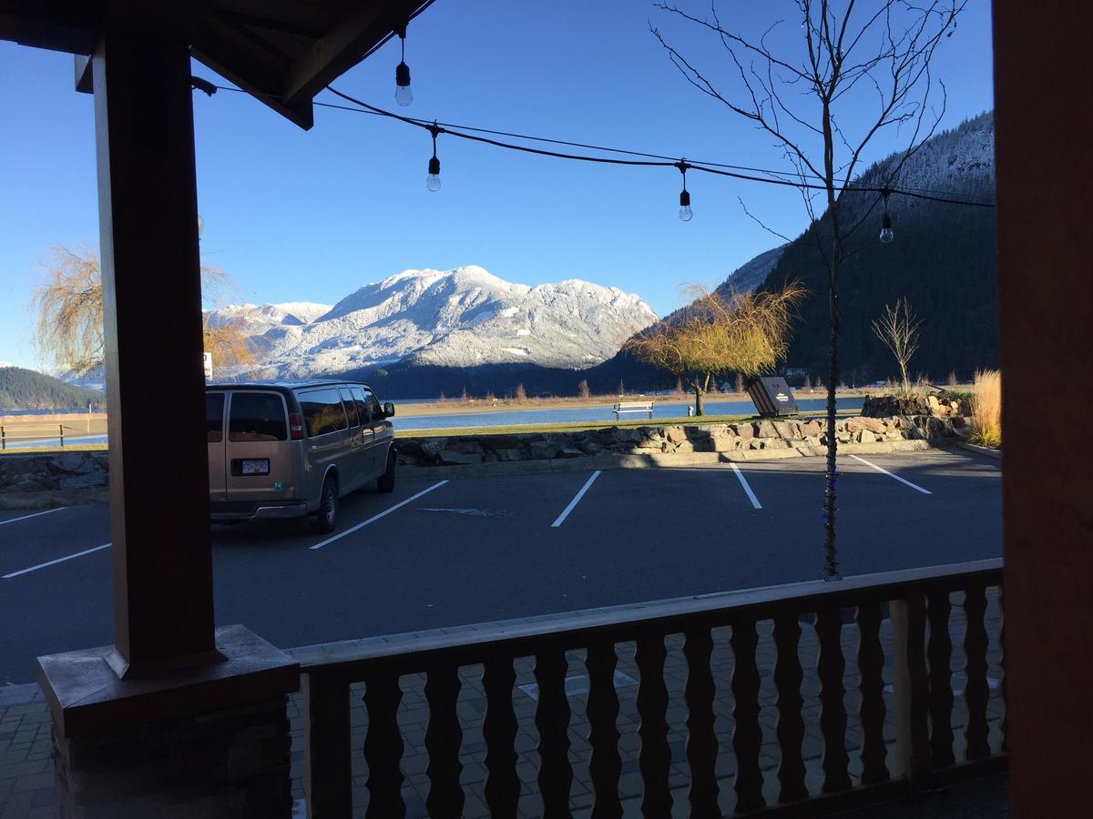 Spring Villa Hotel Harrison Hot Springs Exterior foto
