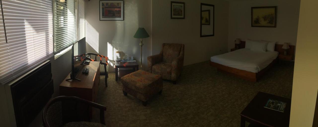 Spring Villa Hotel Harrison Hot Springs Exterior foto